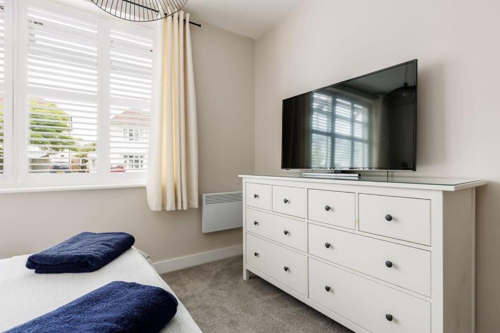 Modern 2 Bed, Cliff Top & Parking, F6 Bournemouth Buitenkant foto