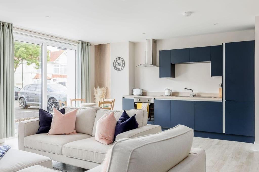 Modern 2 Bed, Cliff Top & Parking, F6 Bournemouth Buitenkant foto