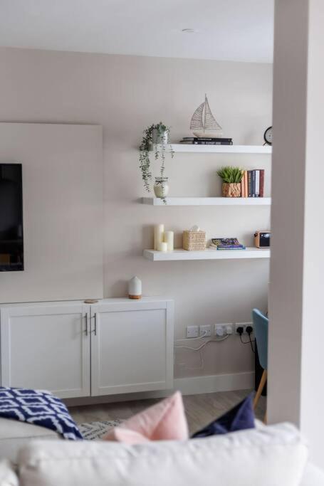 Modern 2 Bed, Cliff Top & Parking, F6 Bournemouth Buitenkant foto