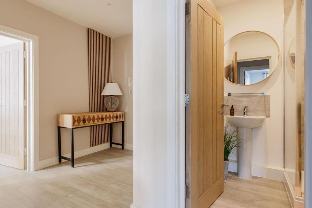 Modern 2 Bed, Cliff Top & Parking, F6 Bournemouth Buitenkant foto